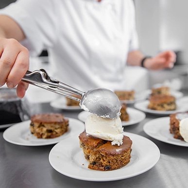 HOSPITALITY Deliver premium ice cream experiences with exceptional service and tailored hospitality solutions to meet your guests’ expectations.