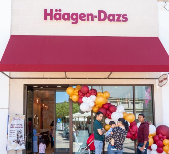 Significant brand recognition and established brand trust Häagen-Dazs boasts worldwide brand recoginition with an enduring reputation of exceptional, high quality ice cream. With a 60 year heritage of excellence, the Häagen-Dazs brand provides the unique benefit of owning a dessert franchise.