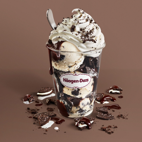 Cookies & Cream Dazzler Cookies and Cream Ice Cream layered with hot fudge and chocolate cookie pieces topped with whipped cream and cookie crunch. Served with toppings.