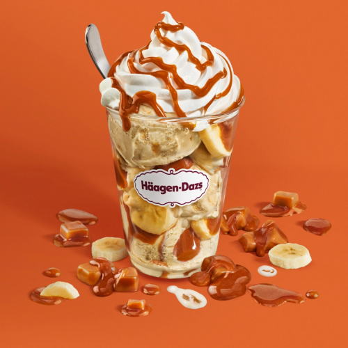 Dulce De Leche Dazzler Sweet Caramel Ice Cream with bananas and warm caramel topped with whipped cream. Served with toppings.